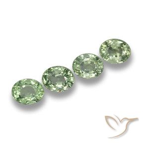 أحجار زفير Medium Light Green طبيعية، بيضوي، VVS-VS، وزنها 3.42 قيراط