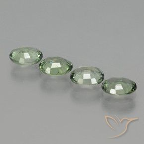 أحجار زفير Medium Light Green طبيعية، بيضوي، VVS-VS، وزنها 2.89 قيراط