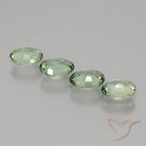 أحجار زفير Medium Light Green طبيعية، بيضوي، VVS-VS، وزنها 2.80 قيراط