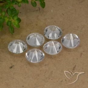 أحجار زفير أبيض شفاف طبيعية، دائري، قليلا جدا، وزنها 2.52 قيراط