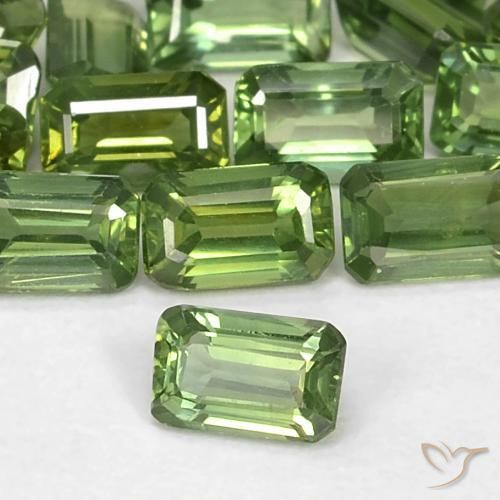 زفير Medium Light Green طبيعي، ثمانى / قصة زمرد، 0.40 قيراط، قليلا جدا