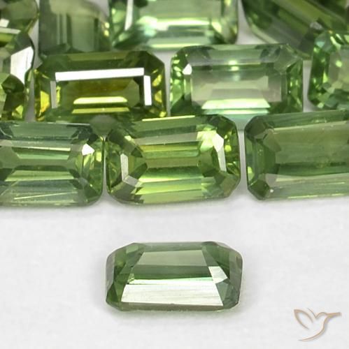زفير Medium Light Green طبيعي، ثمانى / قصة زمرد، 0.40 قيراط، قليلا جدا