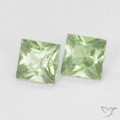 أحجار زفير Medium Light Green طبيعية، مربع، قليلا جدا، وزنها 0.40 قيراط