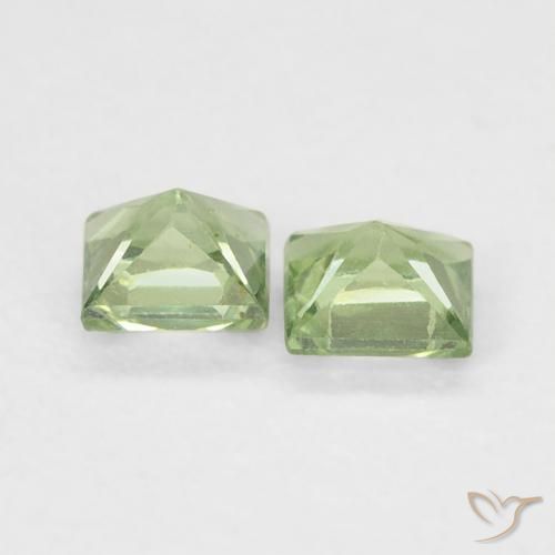 أحجار زفير Medium Light Green طبيعية، مربع، قليلا جدا، وزنها 0.40 قيراط