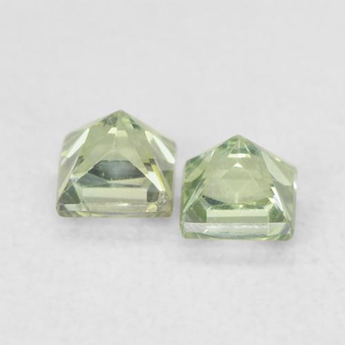 أحجار زفير Medium Light Green طبيعية، مربع، قليلا جدا، وزنها 0.48 قيراط