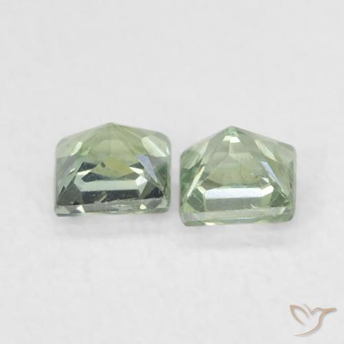 أحجار زفير Medium Light-Green طبيعية، مربع، قليلا جدا، وزنها 0.44 قيراط