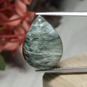 سيرافينيت طبيعي بلون أخضر، وزن ‎7.56‎ قيراط، شكل شكل الكمثرى، مقاس ‎16x12‎ مم