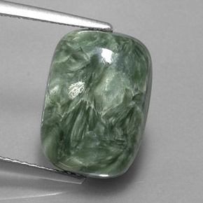 سيرافينيت طبيعي بلون أخضر، وزن ‎6.06‎ قيراط، شكل قطع وسادة، مقاس ‎14.2x10.1‎ مم