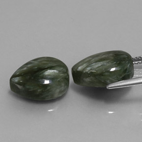 أحجار سيرافينيت أخضر طبيعية، شكل الكمثرى، غير شفاف، وزنها  قيراط