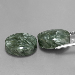 سيرافينيت طبيعي بلون أخضر، وزن ‎‎ قيراط، شكل بيضاوى، مقاس ‎16x12‎ مم