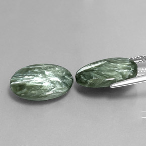 أحجار سيرافينيت أخضر طبيعية، قصة بيضاوى، غير شفاف، وزنها  قيراط