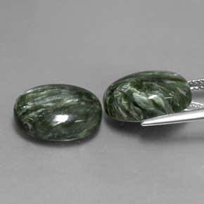 أحجار سيرافينيت أخضر طبيعية، قصة بيضاوى، غير شفاف، وزنها  قيراط