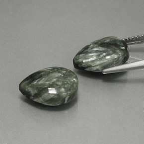 أحجار سيرافينيت أخضر طبيعية، شكل الكمثرى، غير شفاف، وزنها  قيراط