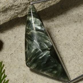 سيرافينيت أخضر متعدد الألوان طبيعي، شكل خيالي، 27.86 قيراط، غير شفاف