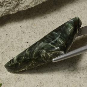 سيرافينيت أخضر متعدد الألوان طبيعي، شكل خيالي، 27.86 قيراط، غير شفاف