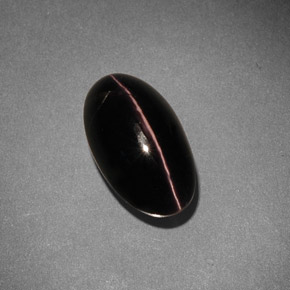 Sillimanite Cat's Eye طبيعي بلون بني، وزن ‎5.42‎ قيراط، شكل بيضاوى، مقاس ‎12.6x7.2‎ مم