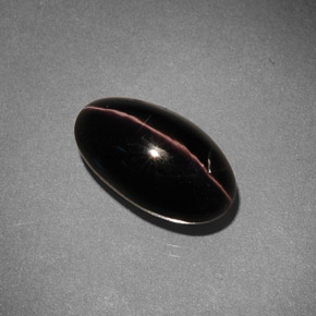 Sillimanite Cat's Eye طبيعي بلون بني، وزن ‎5.42‎ قيراط، شكل بيضاوى، مقاس ‎12.6x7.2‎ مم