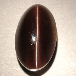Sillimanite Cat's Eye طبيعي بلون بني، وزن ‎4.63‎ قيراط، شكل شفاف، مقاس ‎11.2x6.8‎ مم
