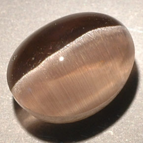 Sillimanite Cat's Eye طبيعي بلون بني، وزن ‎3.56‎ قيراط، شكل شفاف، مقاس ‎9.3x7.1‎ مم
