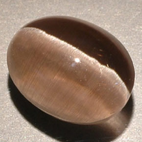 Sillimanite Cat's Eye طبيعي بلون بني، وزن ‎3.56‎ قيراط، شكل شفاف، مقاس ‎9.3x7.1‎ مم