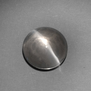 Sillimanite Cat's Eye طبيعي بلون دخاني، وزن ‎6.62‎ قيراط، شكل شفاف، مقاس ‎10.87‎ مم