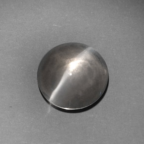 Sillimanite Cat's Eye طبيعي بلون دخاني، وزن ‎6.62‎ قيراط، شكل شفاف، مقاس ‎10.87‎ مم