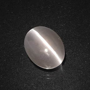 Sillimanite Cat's Eye طبيعي بلون دخاني، وزن ‎3.02‎ قيراط، شكل بيضاوى، مقاس ‎9.6x7.7‎ مم