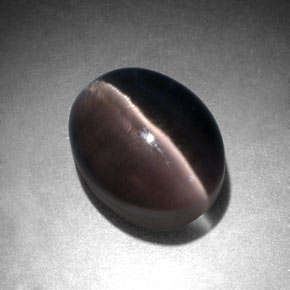 Sillimanite Cat's Eye طبيعي بلون دخاني، وزن ‎3.96‎ قيراط، شكل بيضاوى، مقاس ‎9.5x7.5‎ مم