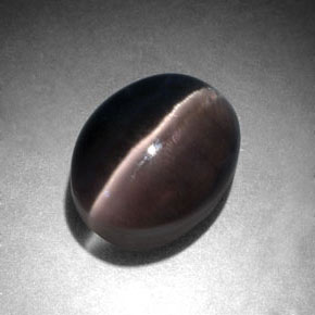 Sillimanite Cat's Eye طبيعي بلون دخاني، وزن ‎3.96‎ قيراط، شكل بيضاوى، مقاس ‎9.5x7.5‎ مم