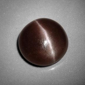 Sillimanite Cat's Eye طبيعي بلون بنى متوسط، وزن ‎6.99‎ قيراط، شكل دائري، مقاس ‎12.35‎ مم