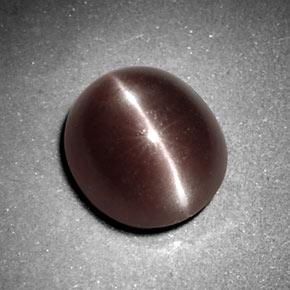 Sillimanite Cat's Eye طبيعي بلون بنى متوسط، وزن ‎3.29‎ قيراط، شكل بيضاوى، مقاس ‎9.6x8.4‎ مم