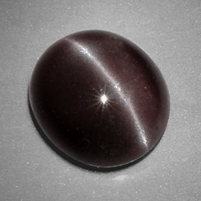 Sillimanite Cat's Eye طبيعي بلون بني أرجواني، وزن ‎4.87‎ قيراط، شكل بيضاوى، مقاس ‎11.9x10.6‎ مم