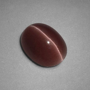 Sillimanite Cat's Eye طبيعي بلون بني، وزن ‎1.98‎ قيراط، شكل بيضاوى، مقاس ‎8.8x6.8‎ مم