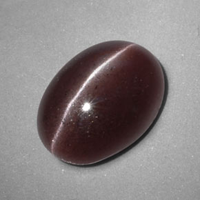 Sillimanite Cat's Eye طبيعي بلون بني، وزن ‎3.47‎ قيراط، شكل بيضاوى، مقاس ‎11.8x8.5‎ مم