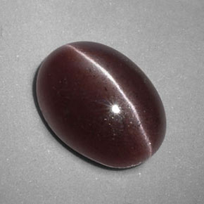 Sillimanite Cat's Eye طبيعي بلون بني، وزن ‎3.47‎ قيراط، شكل بيضاوى، مقاس ‎11.8x8.5‎ مم