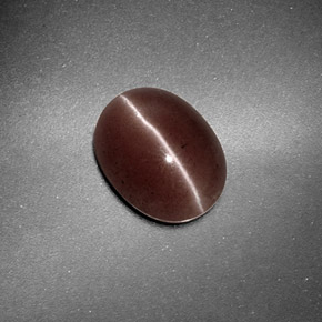 Sillimanite Cat's Eye طبيعي بلون بني، وزن ‎1.59‎ قيراط، شكل بيضاوى، مقاس ‎9.2x7.2‎ مم