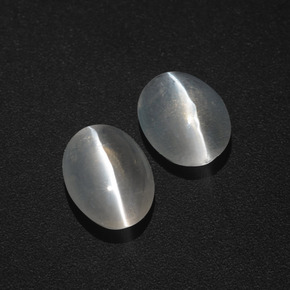 Sillimanite Cat's Eye طبيعي بلون دخاني، وزن ‎‎ قيراط، شكل بيضاوى، مقاس ‎7.5x5.6‎ مم
