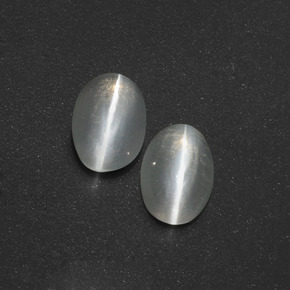Sillimanite Cat's Eye طبيعي بلون دخاني، وزن ‎‎ قيراط، شكل بيضاوى، مقاس ‎7x4.7‎ مم