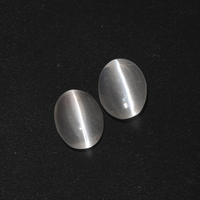Sillimanite Cat's Eye طبيعي بلون دخاني، وزن ‎‎ قيراط، شكل بيضاوى، مقاس ‎7.4x5.2‎ مم
