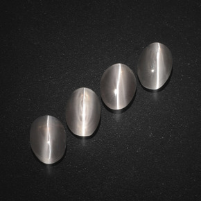 Sillimanite Cat's Eye طبيعي بلون دخاني، وزن ‎‎ قيراط، شكل بيضاوى، مقاس ‎7.1x4.6‎ مم