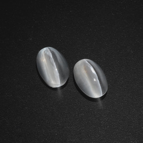 Sillimanite Cat's Eye طبيعي بلون دخاني، وزن ‎‎ قيراط، شكل بيضاوى، مقاس ‎6.8x4.3‎ مم