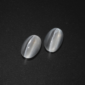 Sillimanite Cat's Eye طبيعي بلون دخاني، وزن ‎‎ قيراط، شكل بيضاوى، مقاس ‎6.8x4.3‎ مم