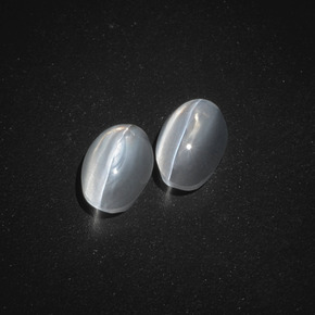 Sillimanite Cat's Eye طبيعي بلون دخاني، وزن ‎‎ قيراط، شكل بيضاوى، مقاس ‎7.2x4.5‎ مم