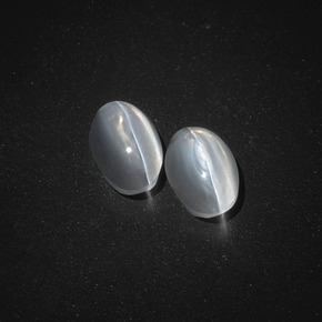 Sillimanite Cat's Eye طبيعي بلون دخاني، وزن ‎‎ قيراط، شكل بيضاوى، مقاس ‎7.2x4.5‎ مم