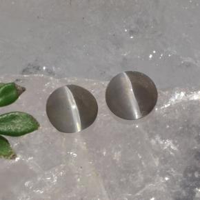 أحجار عين القط سيليمانايت دخان طبيعية، قصة بيضاوى، نصف شفاف، وزنها 1.15 قيراط