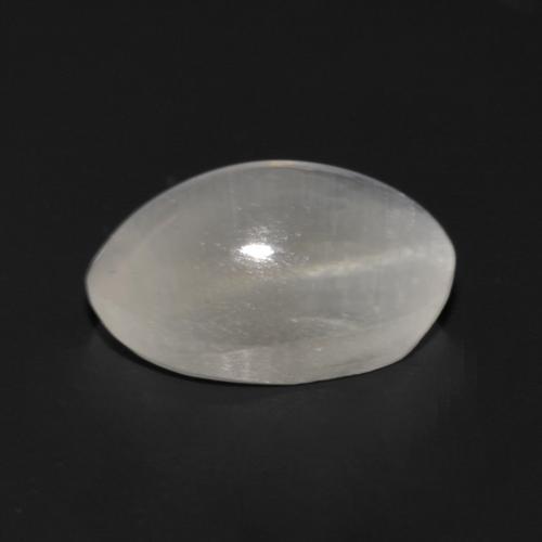 Sillimanite Cat's Eye طبيعي بلون رمادى فاتح جدا، وزن ‎1.09‎ قيراط، شكل بيضاوى، مقاس ‎7.4x5‎ مم