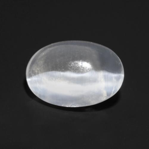 Sillimanite Cat's Eye طبيعي بلون أبيض شفاف، وزن ‎0.80‎ قيراط، شكل بيضاوى، مقاس ‎6.7x4.6‎ مم
