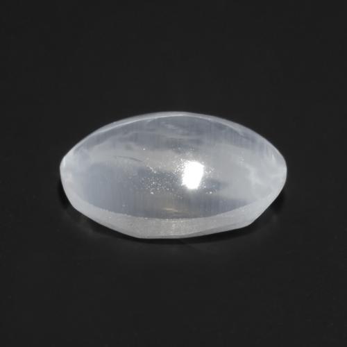 Sillimanite Cat's Eye طبيعي بلون أبيض شفاف، وزن ‎0.80‎ قيراط، شكل بيضاوى، مقاس ‎6.7x4.6‎ مم