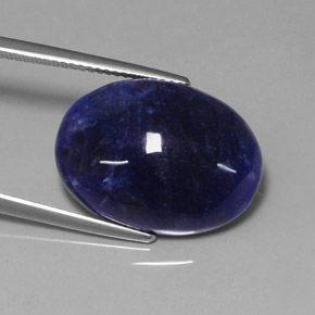 سوداليت طبيعي بلون أزرق بنفسجي، وزن ‎11.35‎ قيراط، شكل بيضاوى، مقاس ‎20.2x15‎ مم