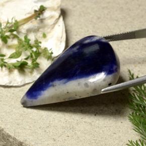 سوداليت أزرق بحرى طبيعي، شكل الكمثرى، 56.80 قيراط، غير شفاف